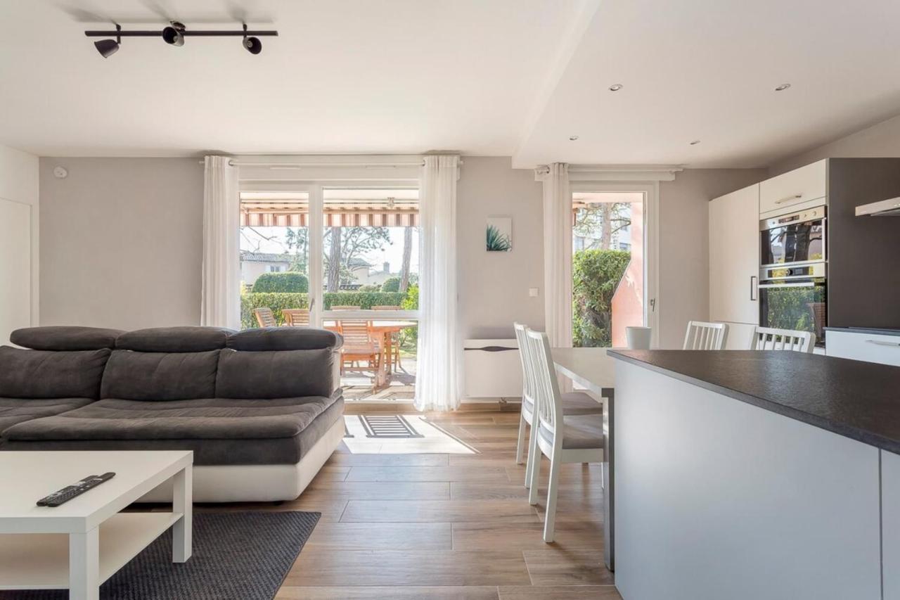Suite Granges En Rez-De-Jardin Pour 4 Voyageurs Lyon Exterior foto