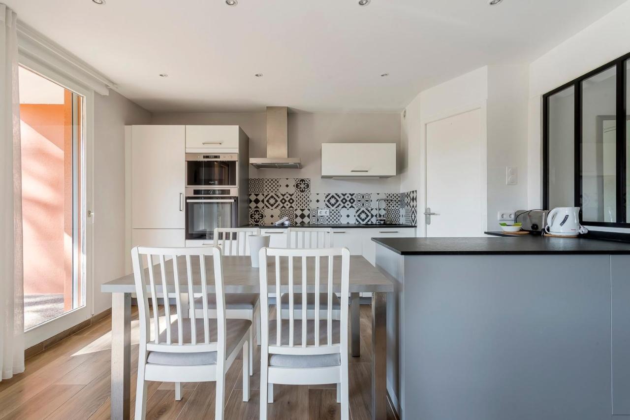 Suite Granges En Rez-De-Jardin Pour 4 Voyageurs Lyon Exterior foto