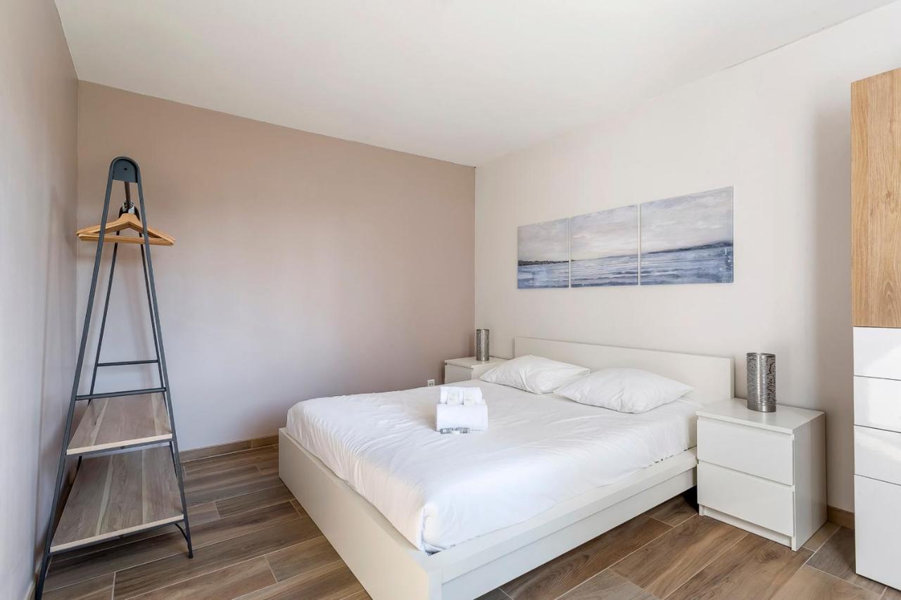 Suite Granges En Rez-De-Jardin Pour 4 Voyageurs Lyon Exterior foto